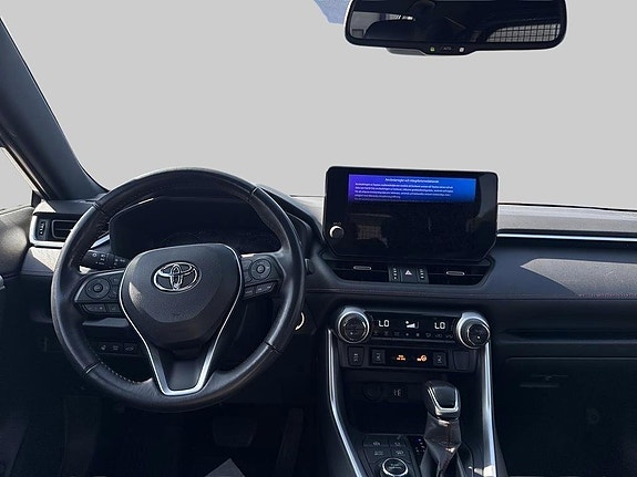 Toyota RAV4 8 of 12