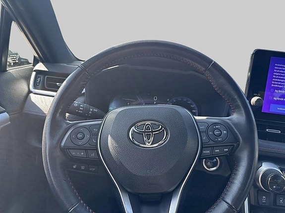 Toyota RAV4 9 of 12