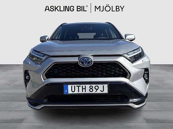 Toyota RAV4 5 of 12