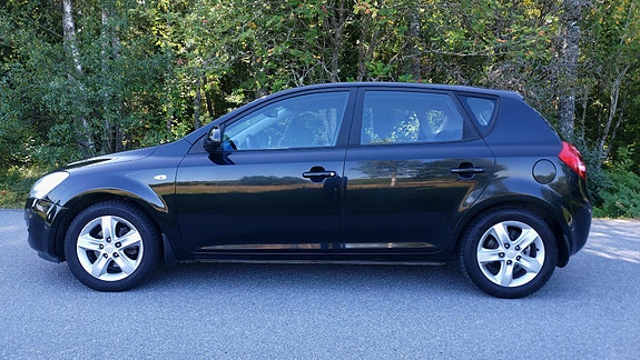 Kia Ceed 2 of 23