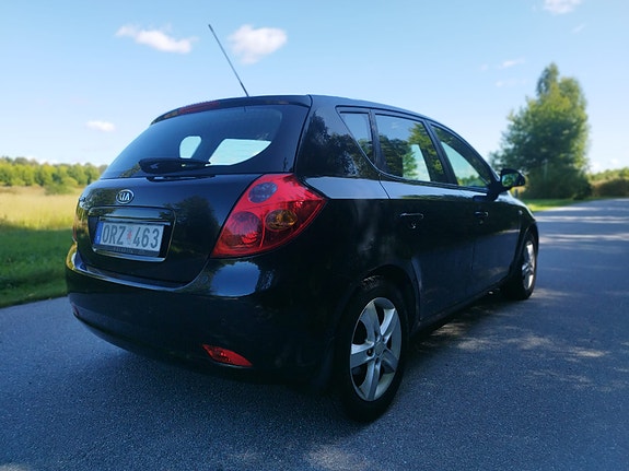 Kia Ceed 4 of 23