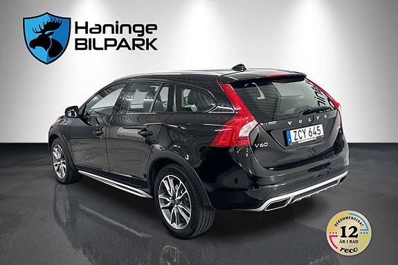 Volvo V60 Cross Country 9 of 26
