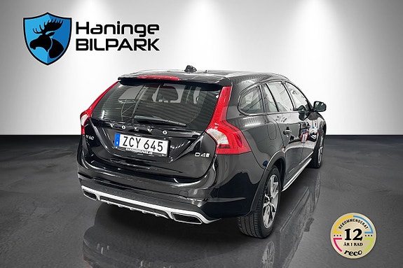 Volvo V60 Cross Country 6 of 26