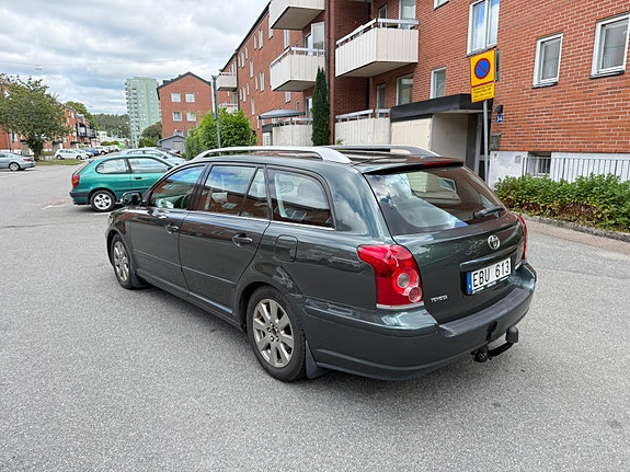 Toyota Avensis 4 of 17