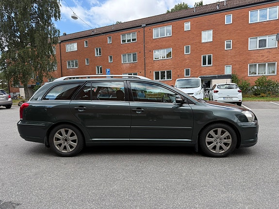 Toyota Avensis 6 of 17