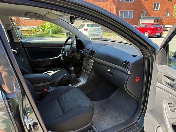 Toyota Avensis 10 of 17