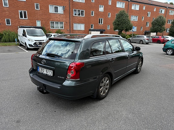 Toyota Avensis 3 of 17