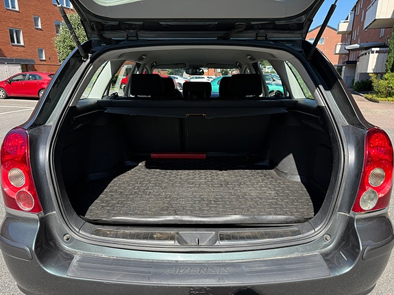 Toyota Avensis 7 of 17