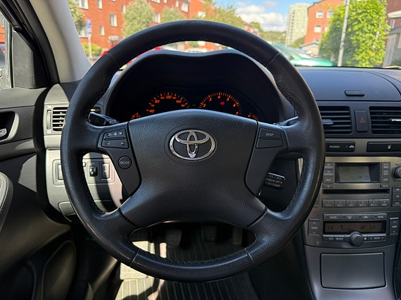 Toyota Avensis 12 of 17
