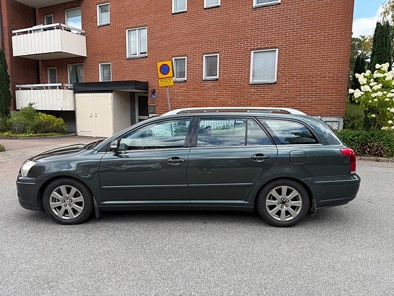 Toyota Avensis 5 of 17