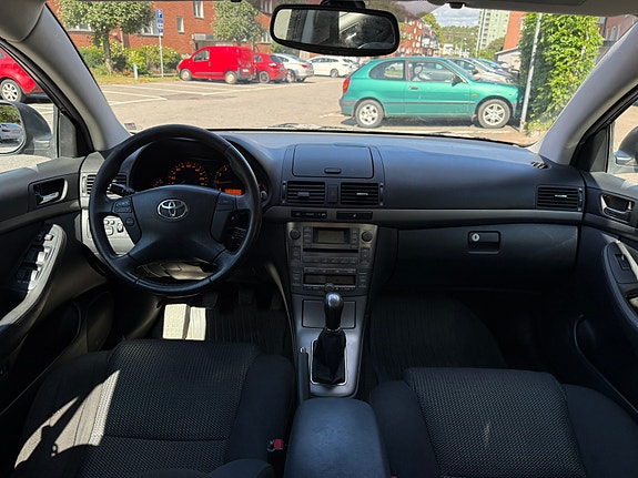 Toyota Avensis 11 of 17