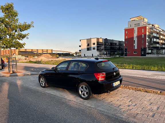BMW 116d 3 of 5