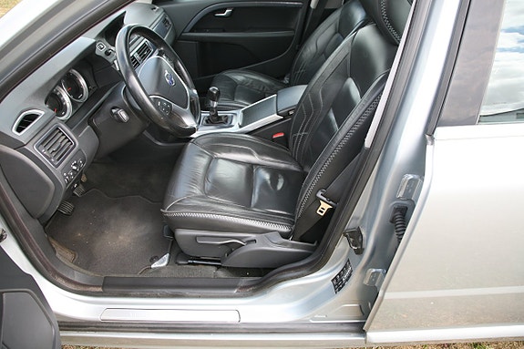 Volvo V70 16 of 27
