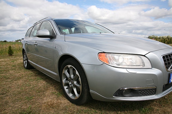 Volvo V70 4 of 27