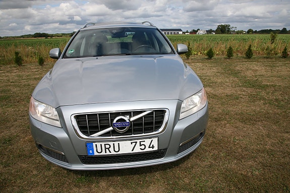 Volvo V70 2 of 27