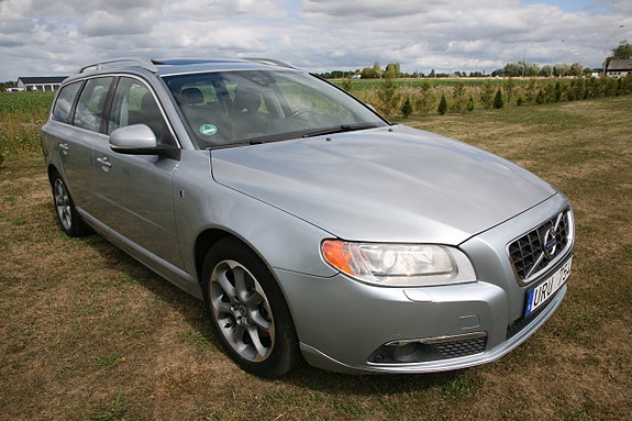 Volvo V70 3 of 27