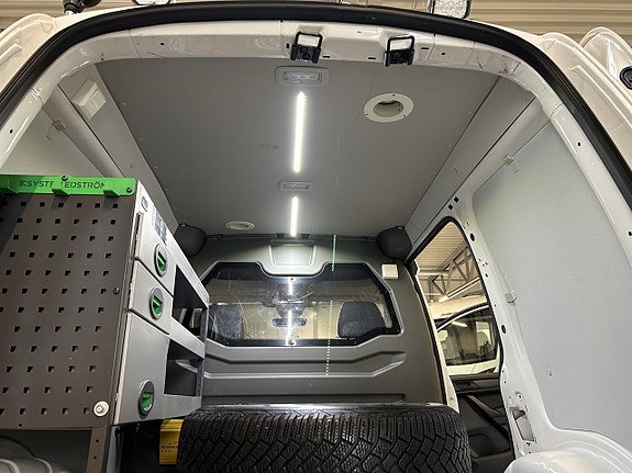 Volkswagen Caddy 16 of 27