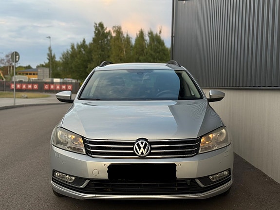 Volkswagen Passat 4 of 12