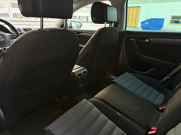 Volkswagen Passat 12 of 12