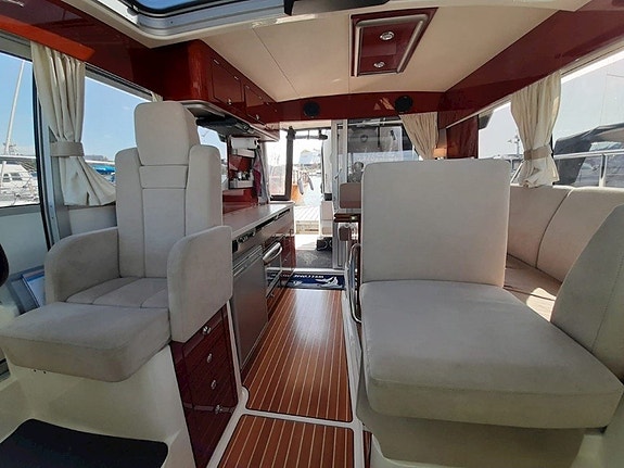 Aquador 35 C  2 x 260 Mercruiser 3.0 TDI 10 of 30