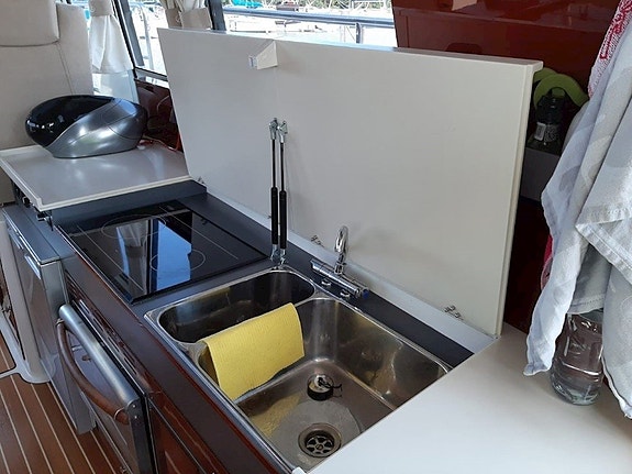 Aquador 35 C  2 x 260 Mercruiser 3.0 TDI 16 of 30