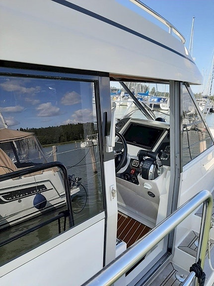 Aquador 35 C  2 x 260 Mercruiser 3.0 TDI 2 of 30