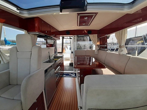 Aquador 35 C  2 x 260 Mercruiser 3.0 TDI 9 of 30