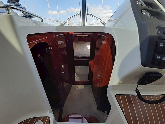 Aquador 35 C  2 x 260 Mercruiser 3.0 TDI 18 of 30