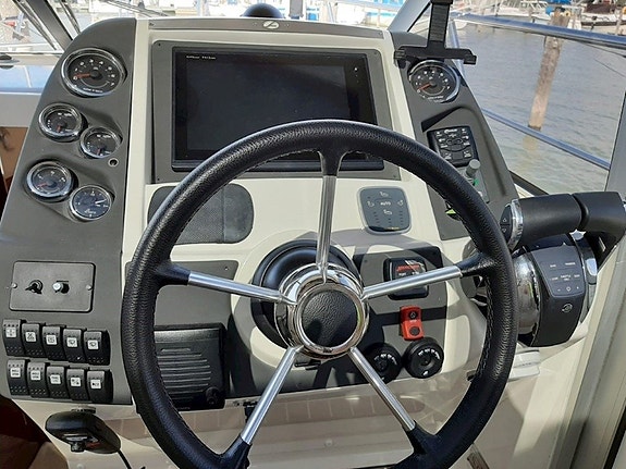 Aquador 35 C  2 x 260 Mercruiser 3.0 TDI 12 of 30