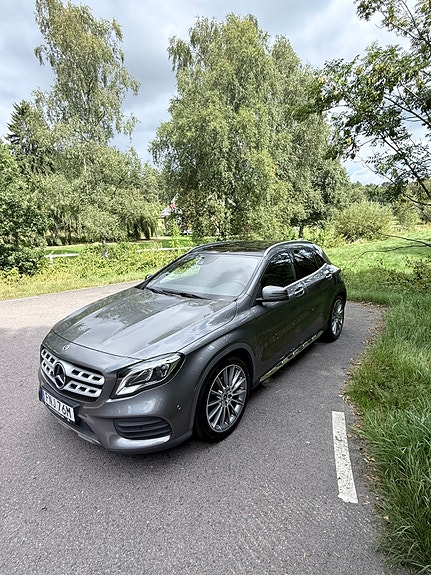 Mercedes-Benz GLA200 3 of 6