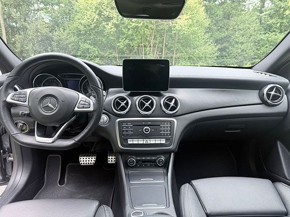 Mercedes-Benz GLA200 4 of 6