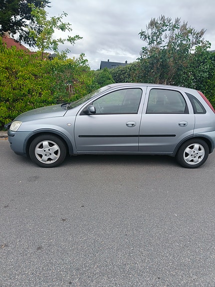 Opel Corsa 2 of 3