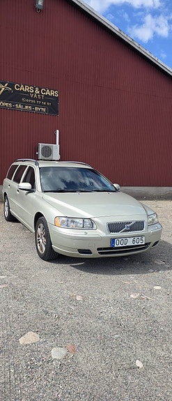 Volvo V70 2 of 15