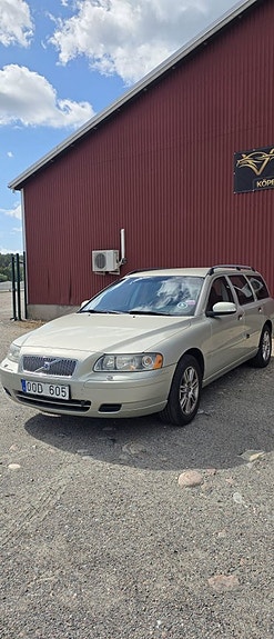 Volvo V70 4 of 15