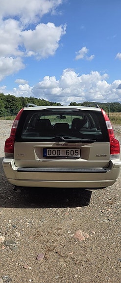 Volvo V70 7 of 15
