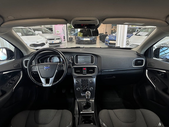 Volvo V40 Cross Country 7 of 23
