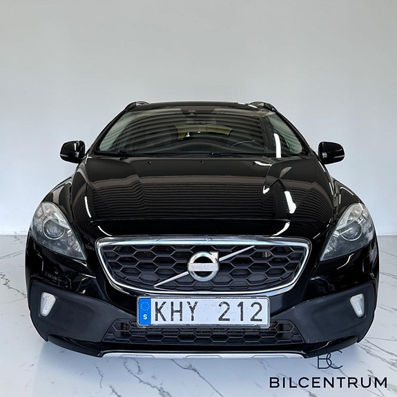 Volvo V40 Cross Country 2 of 23