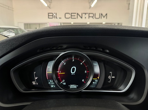 Volvo V40 Cross Country 13 of 23