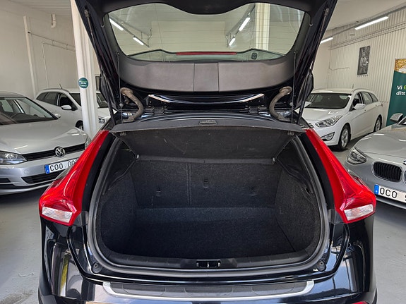 Volvo V40 Cross Country 23 of 23