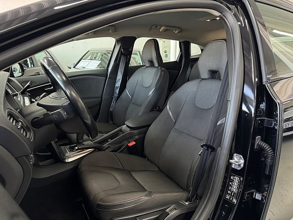 Volvo V40 Cross Country 18 of 23
