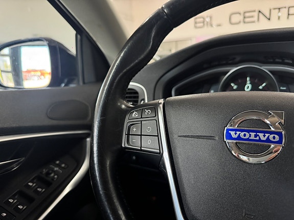 Volvo V40 Cross Country 10 of 23