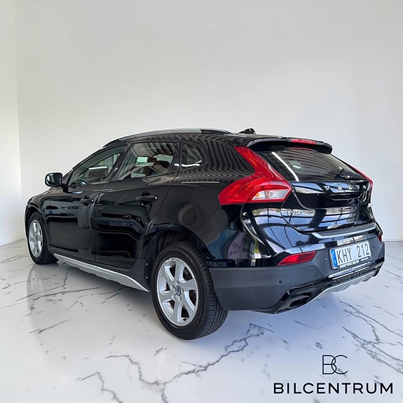 Volvo V40 Cross Country 4 of 23