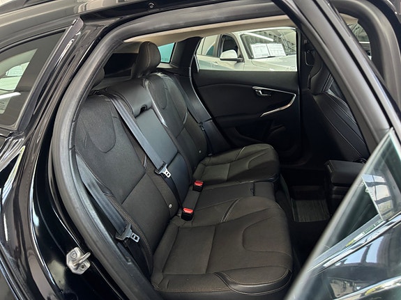 Volvo V40 Cross Country 20 of 23