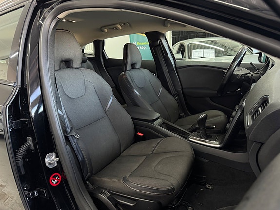 Volvo V40 Cross Country 21 of 23