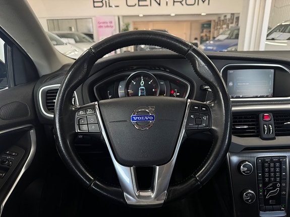 Volvo V40 Cross Country 8 of 23