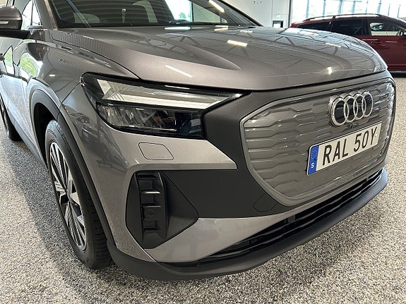 Audi Q4 e-tron 6 of 26