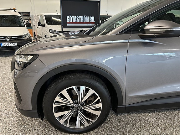 Audi Q4 e-tron 10 of 26