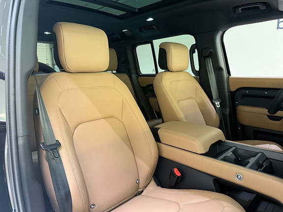 Land Rover Defender 110 20 of 24