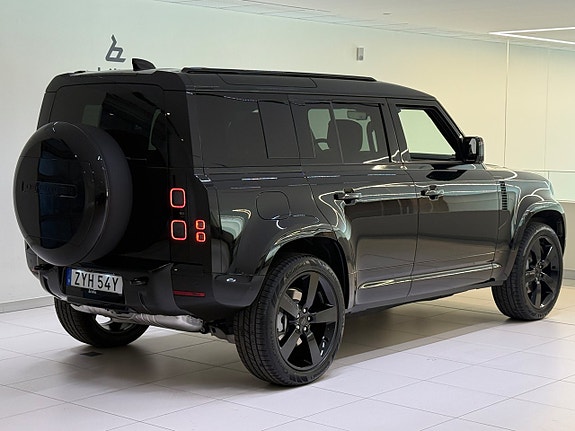 Land Rover Defender 110 4 of 24