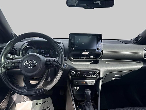 Toyota Yaris 8 of 12
